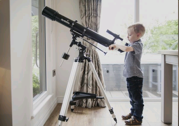 Kielder Lodges child with telescope